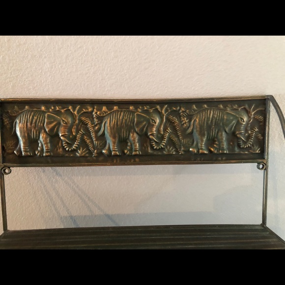 Metal Wall Shelf/Towel Rack & Storage - Picture 4 of 7